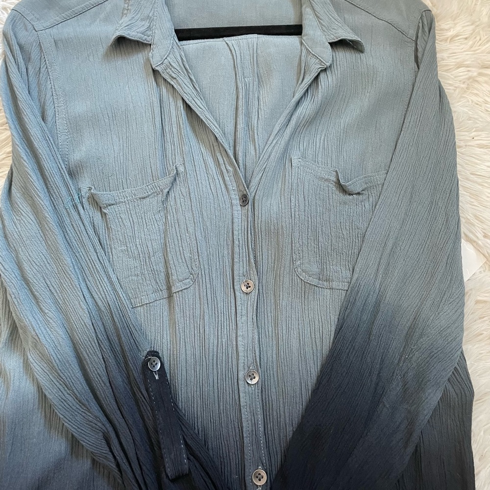 Rock and Republic Tye dye adjustable sleeve blouse NWT item